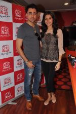 Imran Khan and Anushka Sharma at Red FM in Lower Parel, Mumbai on 11th Dec 2012 (53).JPG